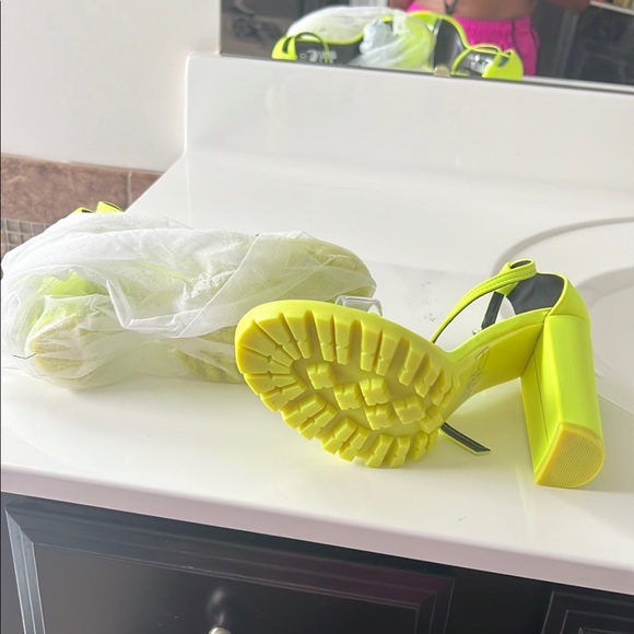 Neon shein heels - Picture 3 of 3